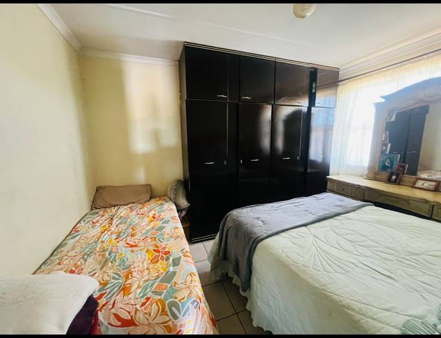 4 BEDROOM FREEHOLD FOR SALE IN NEWLANDS WEST